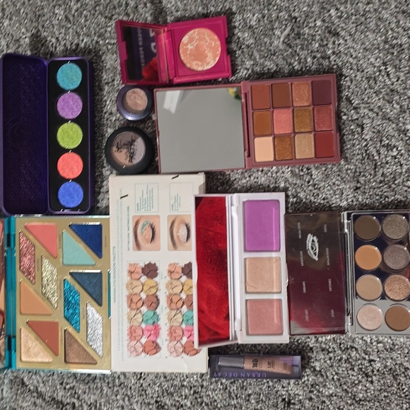 Tarte and Urban Decay Makeup Set - Multicolor Bundle - Picture 2 of 5